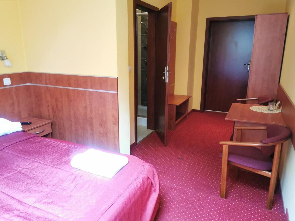 Familienzimmer mit Doppelbett